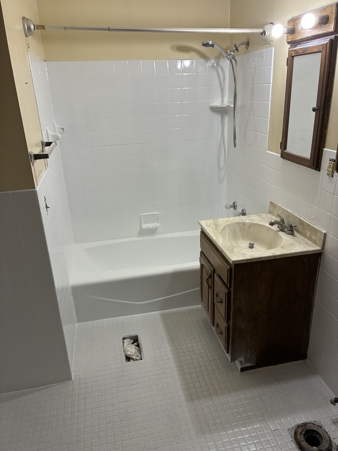 Bathroom bathtub and tile after professional refinishing