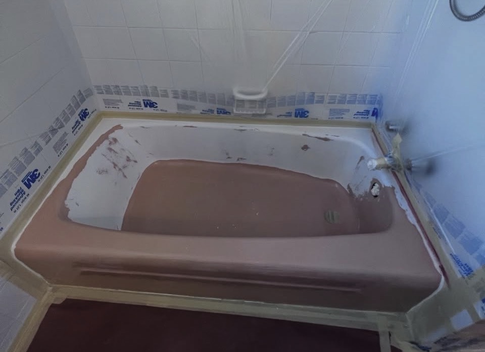 Worn bathtub before refinishing